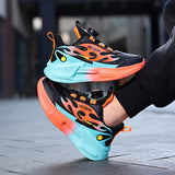 Tênis Infantis com Estampa de Chamas e Fecho Giratório