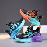 Tênis Infantis com Estampa de Chamas e Fecho Giratório