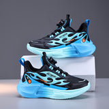 Tênis Infantis com Estampa de Chamas e Fecho Giratório