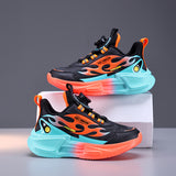 Tênis Infantis com Estampa de Chamas e Fecho Giratório