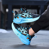 Tênis Infantis com Estampa de Chamas e Fecho Giratório